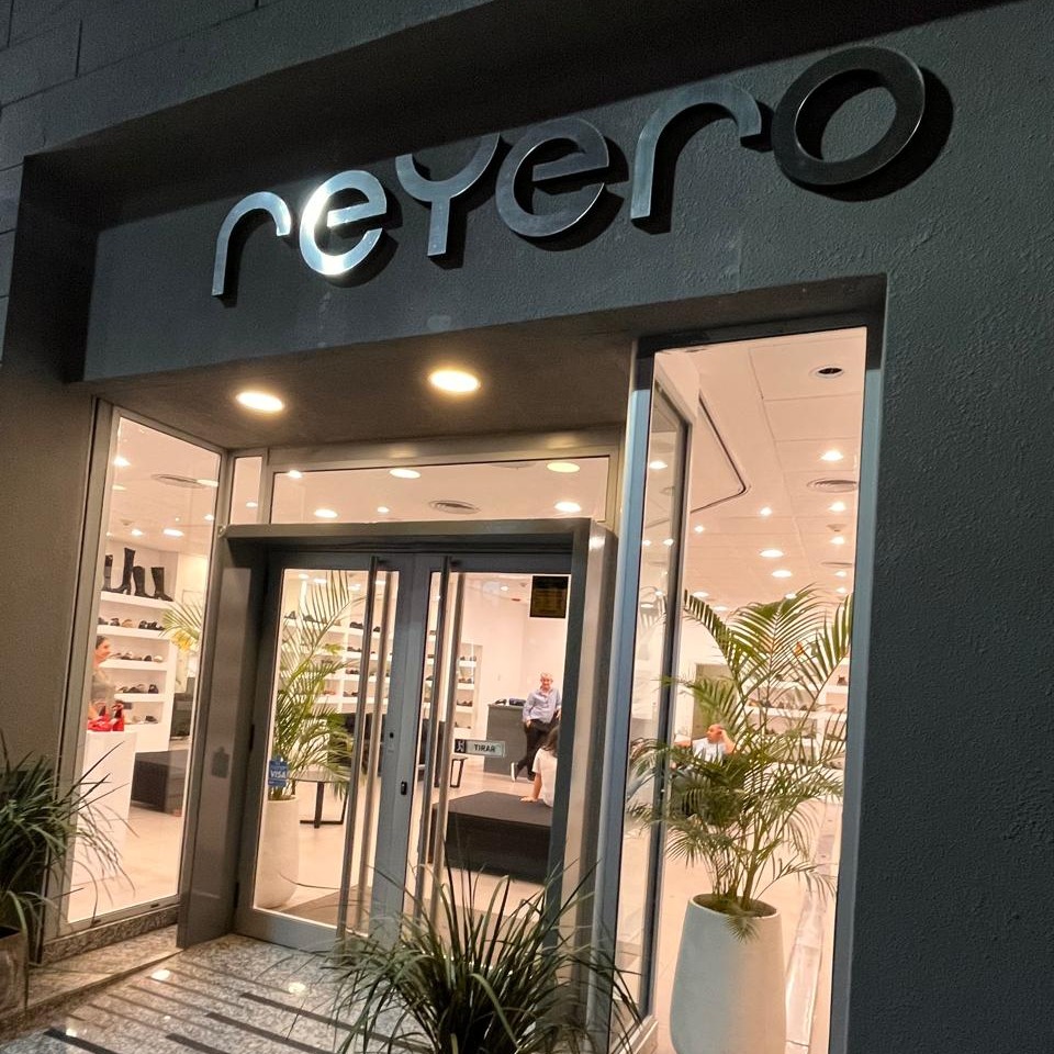 Fachada del local Reyero en Corrientes