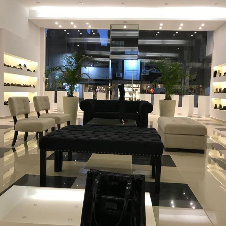 Salón de exhibición Reyero Resistencia